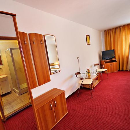 Motel Confort Floresti  Exteriör bild